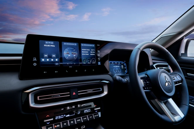 Audio Display 12.3 Inci dengan Konektivitas Smartphone